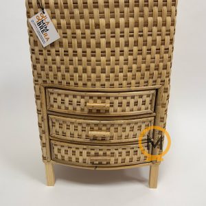 Costurero-mimbre-artesanal-en-natural-en-dos-tonos-con-3-cajones.