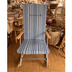 Mecedora reclinable acolchada Costa Azul fabricada en España